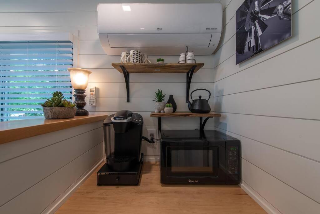 The Windmill-Tiny Container Home Min To Magnolia Bellmead Luaran gambar